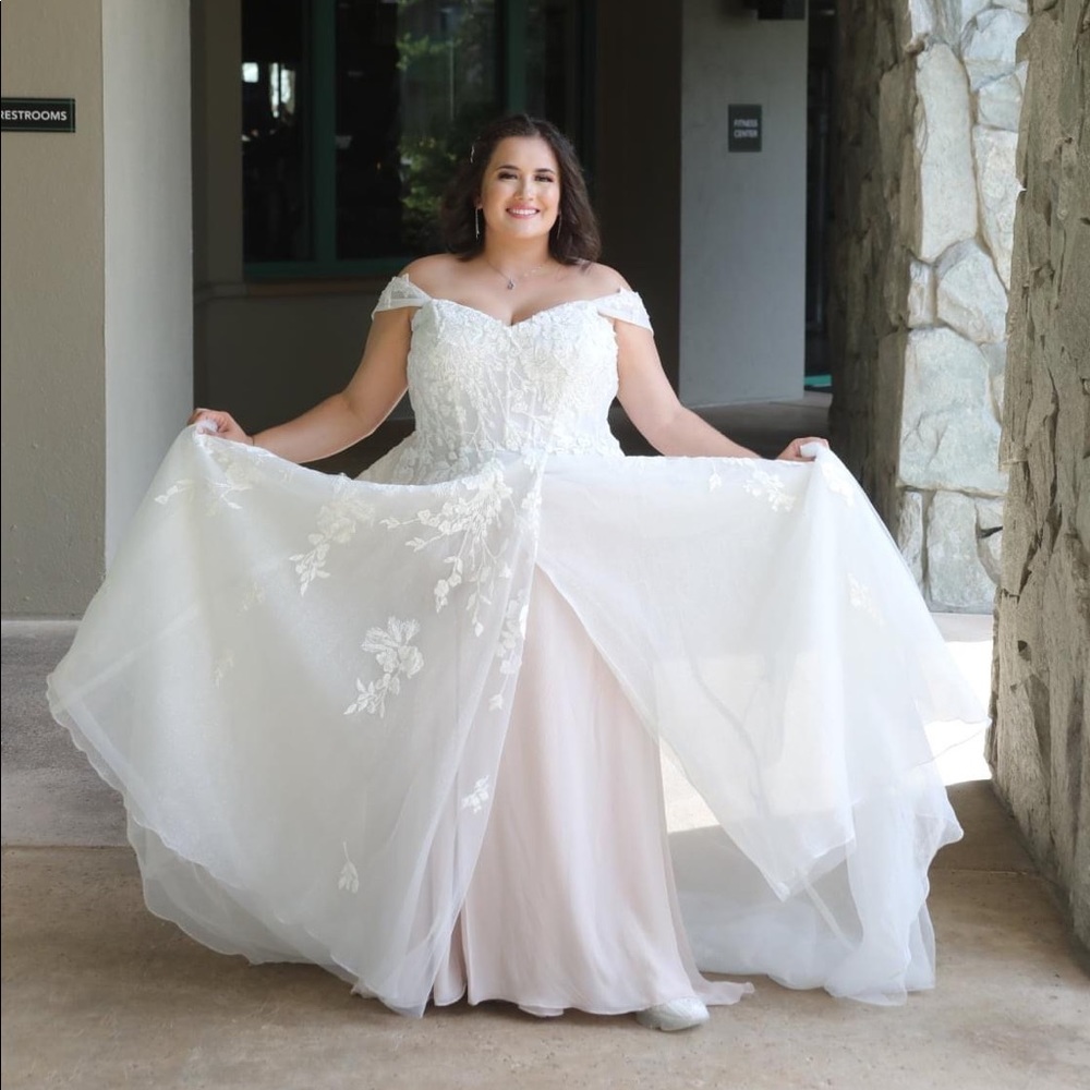 Wedding dress